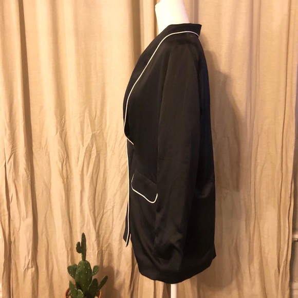 NWT Victoria’s Secret Tuxedo Robe - Picture 5 of 9